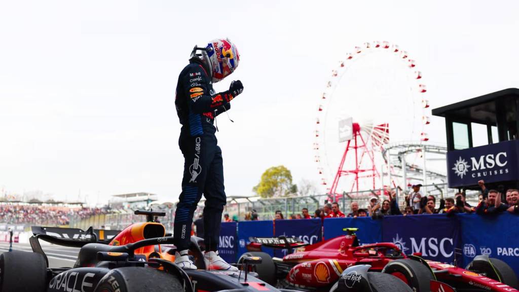 Dobradinha para a Red Bull com Sainz a completar o pódio em Suzuka