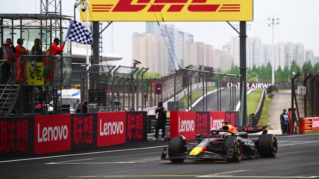 Max Verstappen vence a Corrida de Sprint em Xangai; Hamilton e Pérez completam o pódio